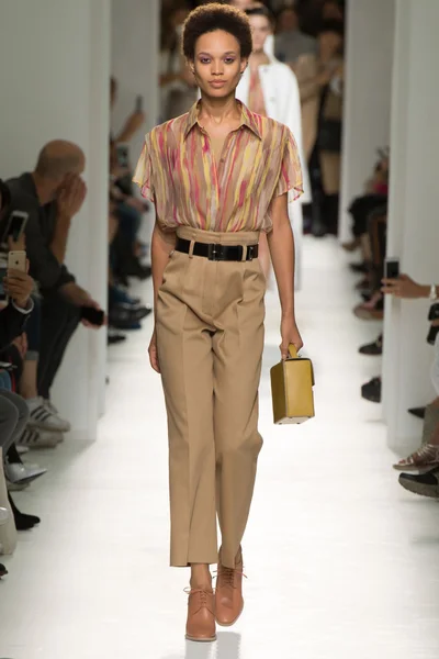 Look 10